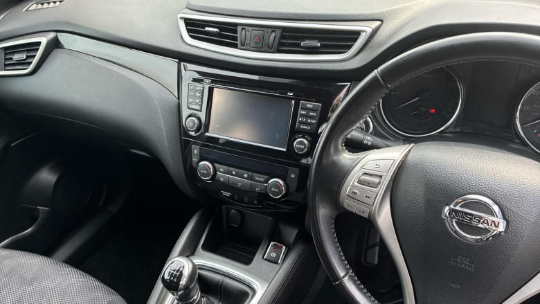 Nissan Qashqai 1.2 DiG-T N-Connecta 5dr Petrol Hatchback